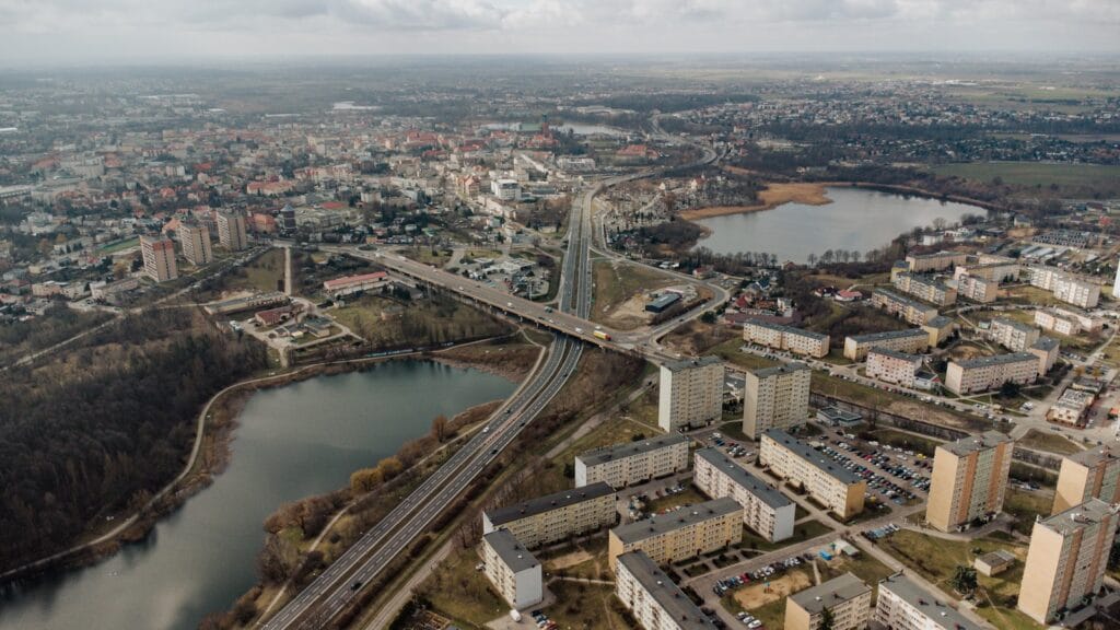 річка, що протікає через місто
